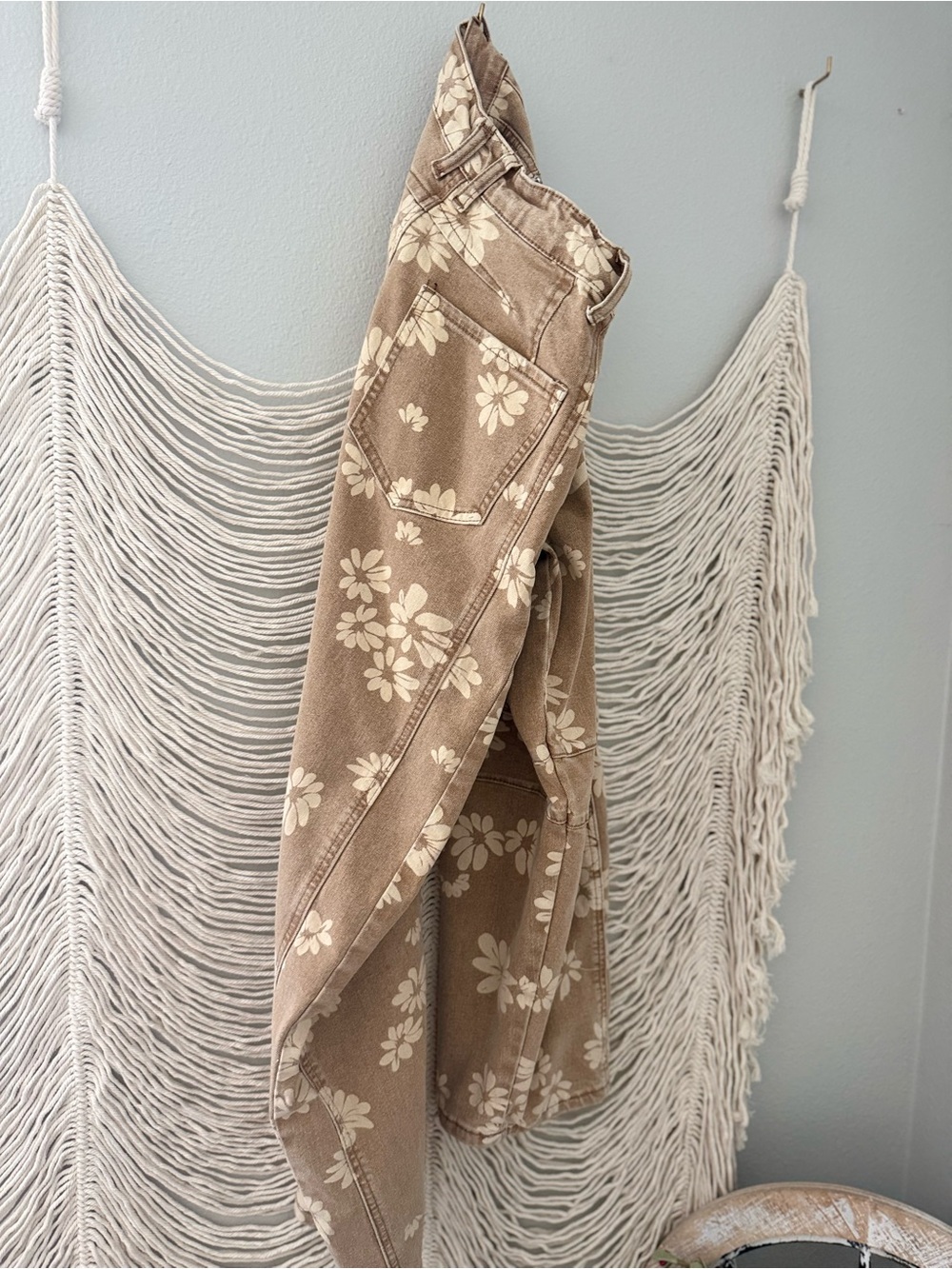 High-Rise Beige Floral Ankle Jeans - Picture 6 of 7